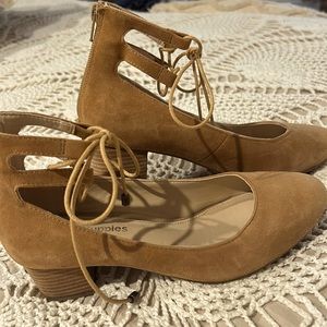 Hush Puppies!  Size 6